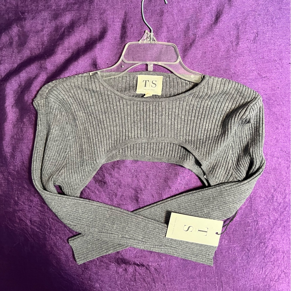 Gray knit long sleeve sweater